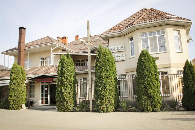 Здание пансионата для пожилых «Ласточка» в Краснодаре