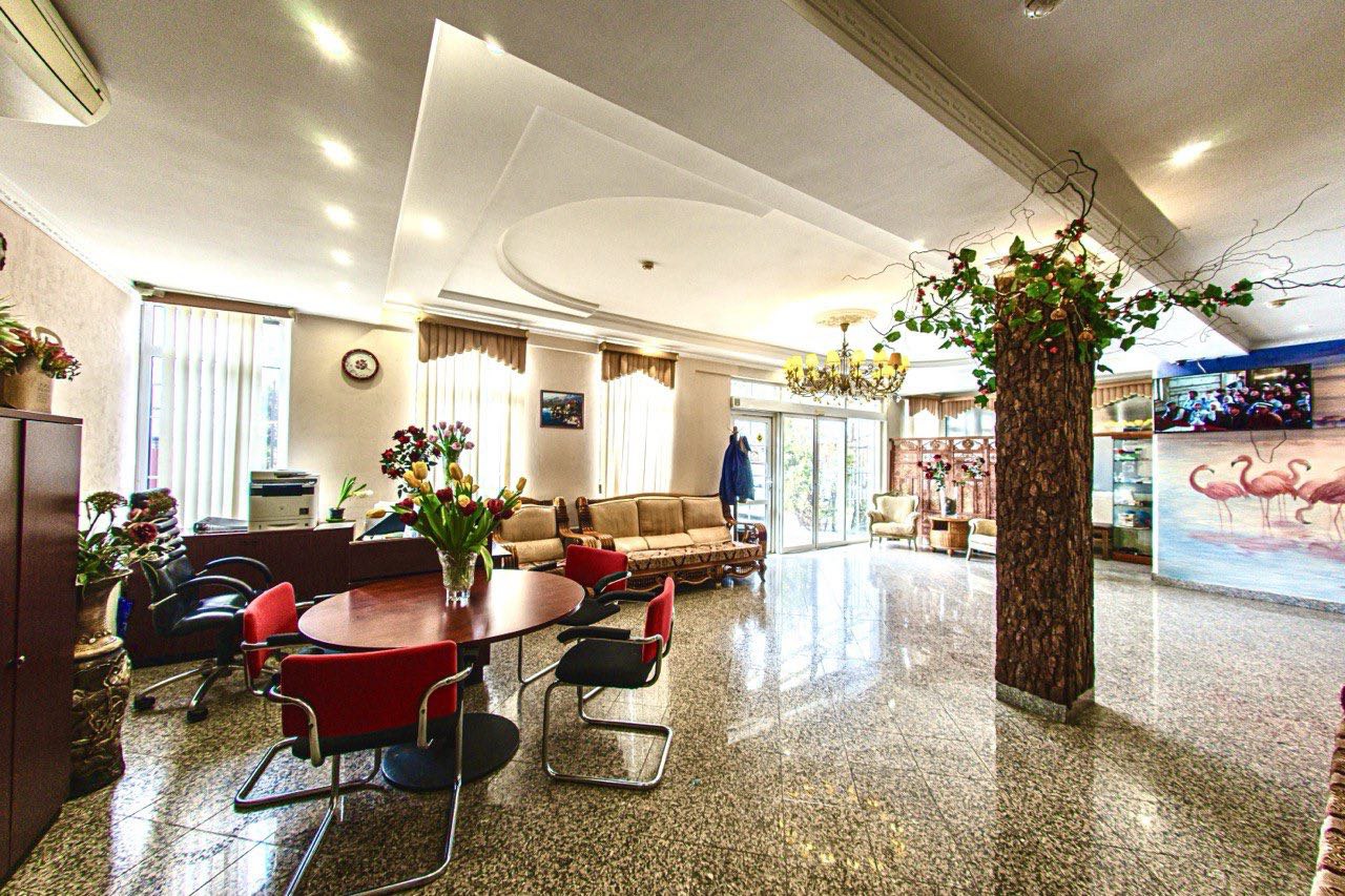 Просторный холл